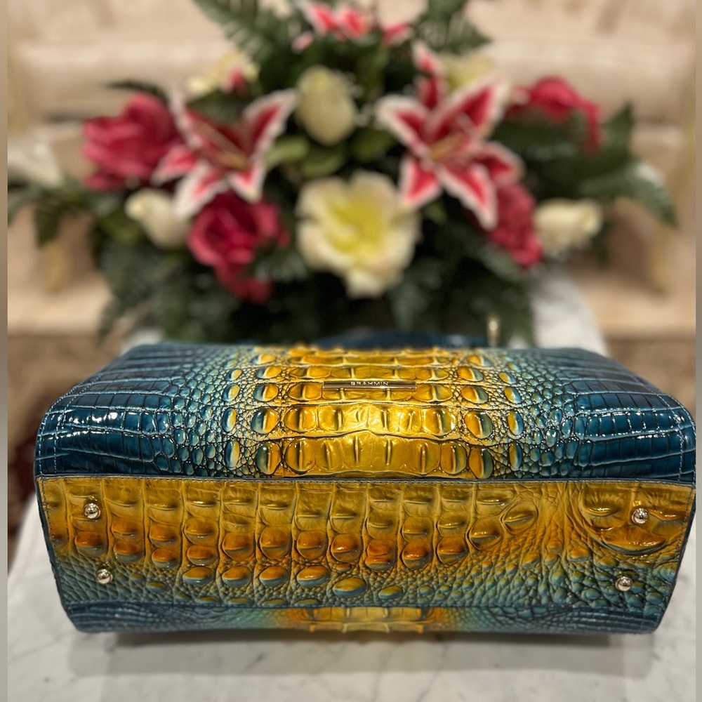 BRAHMIN Small Finley Bermuda ombre 
Melbourne. - Picture 8 of 10